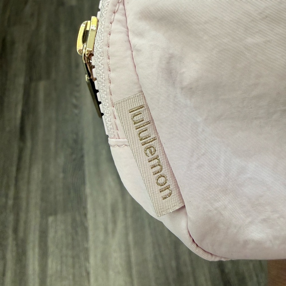SOLD NWT Lululemon Everywhere Belt Bag in Blissful Pink 1L - Picture 7 of 7